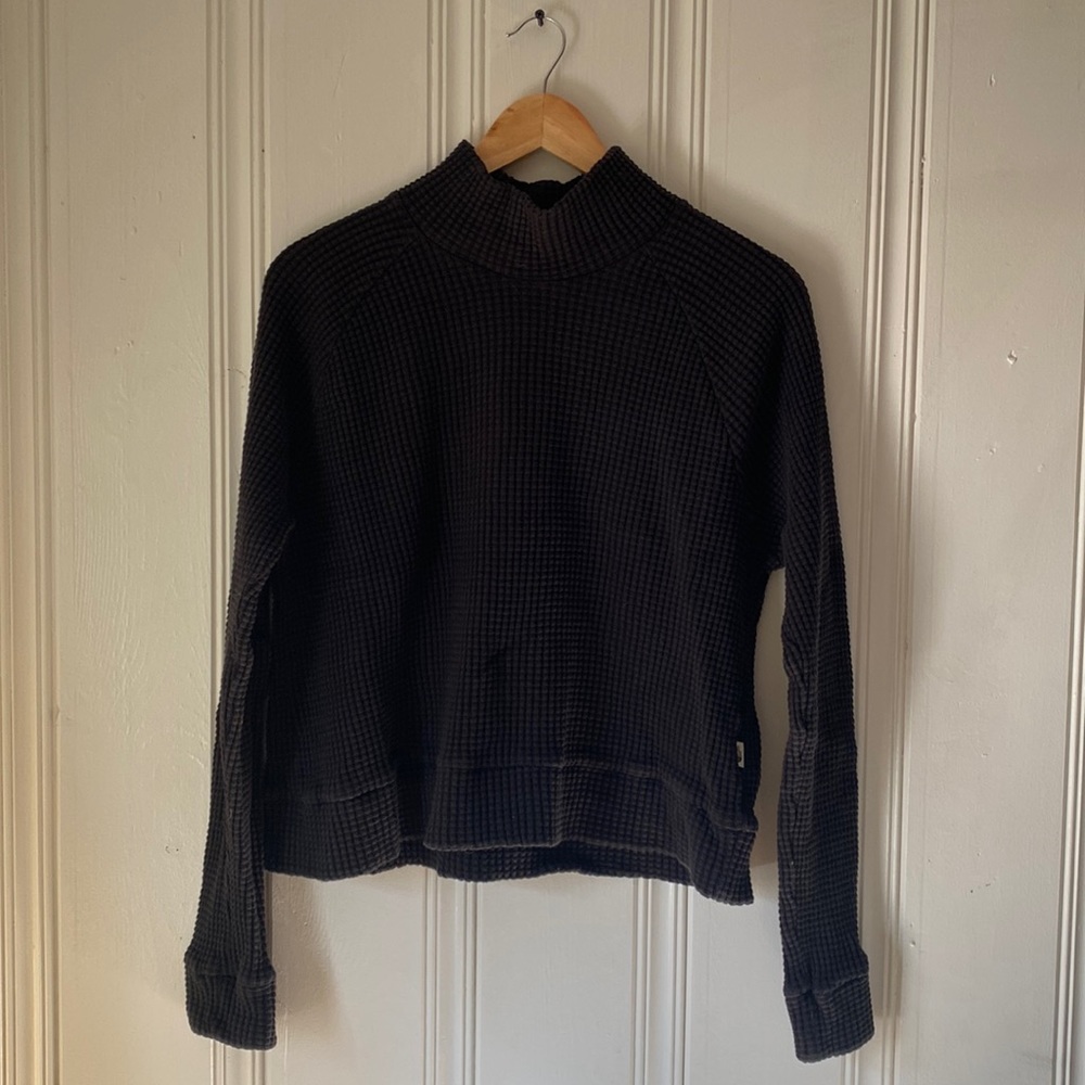 The North Face Women's Chabot Mock Neck Long Sleeve Sweater Black Waffle Fabric